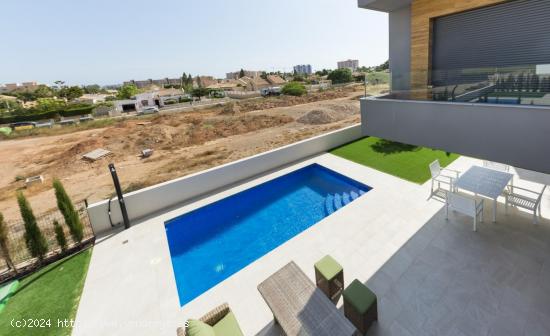 ULTIMA VIVIENDA EN VENTA, KEY READY. EN PLAYA HONDA - MURCIA