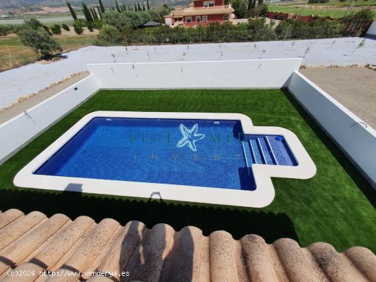 Estupendo chalet de nueva construcción con piscina privada - MURCIA