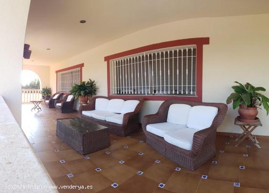 CHALET CON PISCINA Y CANCHA DE TENNIS - MURCIA