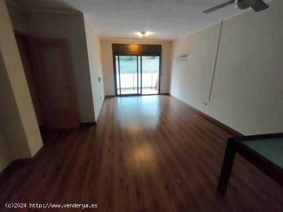 PISO EN VENTA CON TERRAZA Y PARQUING - BARCELONA