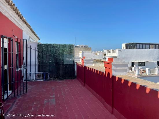 DOS PISOS CON BALCONES A LA CALLE ANCHA Y GRAN TERRAZA! - CADIZ