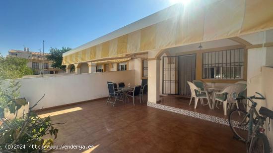  SE VENDE CHALET ADOSADO EN TORRE DE LA HORADADA - ALICANTE 