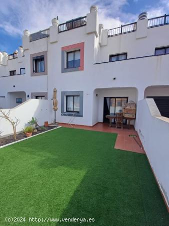 Chalet adosado en venta en Corralejo en urbanización Marina Village - LAS PALMAS