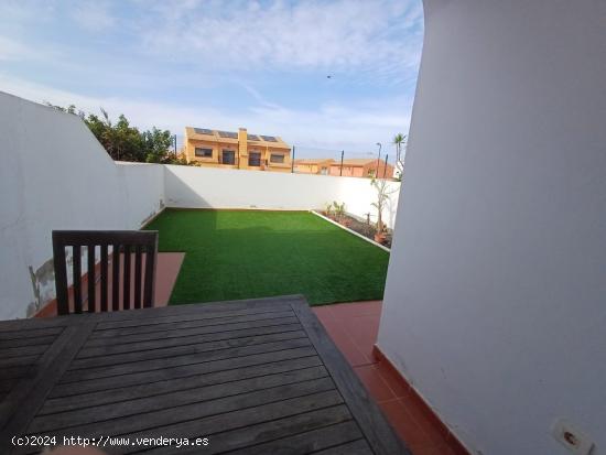 Chalet adosado en venta en Corralejo en urbanización Marina Village - LAS PALMAS