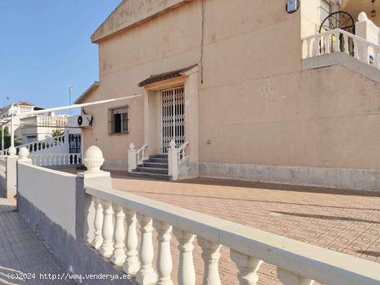 Chalet pareado en urbanización con piscina - MURCIA