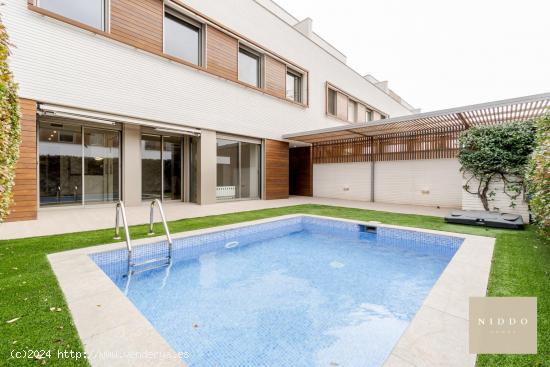 ESPECTACULAR CASA CON PISCINA! - BARCELONA