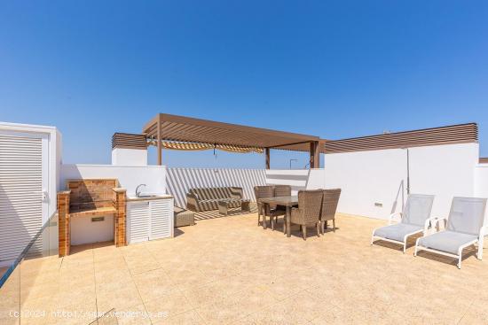 ATICO CON SOLARIUM PRIVADO. 2 DORM. 2BAÑOS. LAS COLINAS EN ORIHUELA COSTA (ALICANTE) - ALICANTE