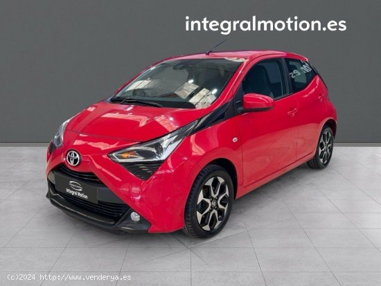  Toyota Aygo 1.0 70 x-play - Sada 