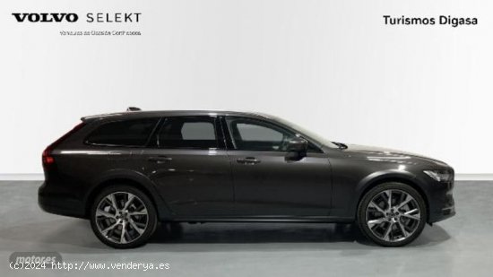 Volvo V 90 V90 CROSS COUNTRY ULTIMATE, B4 MILD HYBRID DIESEL AWD CON TECHO SOLAR de 2022 con 7.014 K