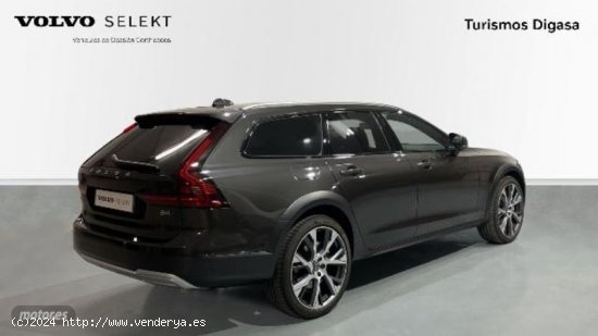 Volvo V 90 V90 CROSS COUNTRY ULTIMATE, B4 MILD HYBRID DIESEL AWD CON TECHO SOLAR de 2022 con 7.014 K