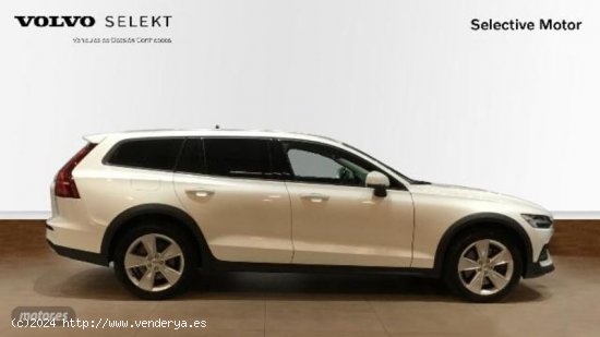 Volvo V 60 V60 D4 AWD Cross Country Automatico de 2019 con 111.000 Km por 31.850 EUR. en Cantabria