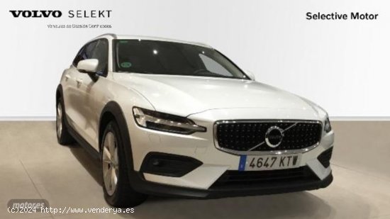 Volvo V 60 V60 D4 AWD Cross Country Automatico de 2019 con 111.000 Km por 31.850 EUR. en Cantabria