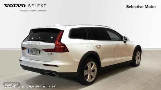 Volvo V 60 V60 D4 AWD Cross Country Automatico de 2019 con 111.000 Km por 31.850 EUR. en Cantabria