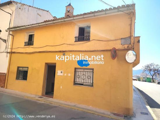 CASA PARA REFORMAR A LA VENTA EN L´ALCUDIA DE CRESPINS. - VALENCIA