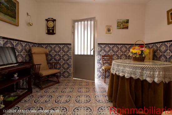 Casa para reformar con terreno en Los Guadalperales - BADAJOZ