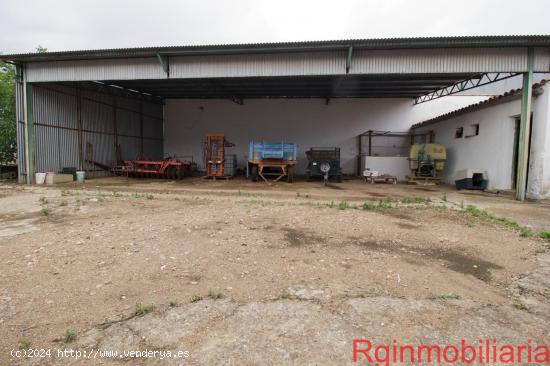 Casa para reformar con terreno en Los Guadalperales - BADAJOZ