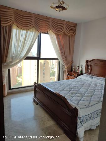 Se vende apartamento en Benidorm 4 dormitorios ,2 baños y parking - ALICANTE