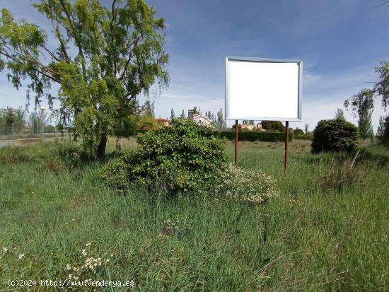 Urbis te ofrece una parcela en venta en zona Urbanización Mirasierra, Martinamor, Salamanca. - SALA