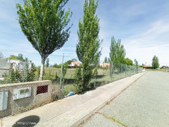 Urbis te ofrece una parcela en venta en zona Urbanización Mirasierra, Martinamor, Salamanca. - SALA