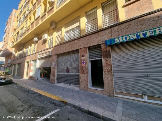 LOCAL COMERCIAL CON VADO. - ALICANTE