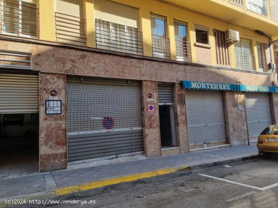 LOCAL COMERCIAL CON VADO. - ALICANTE