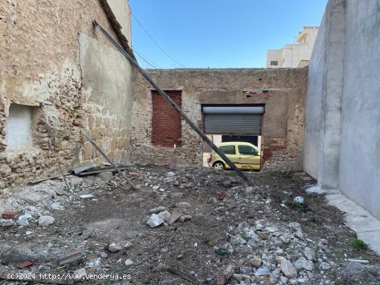 SOLAR CASA VIEJA EN CENTRO DE TORREVIEJA , IDEAL PARA CONSTRUIR - ALICANTE