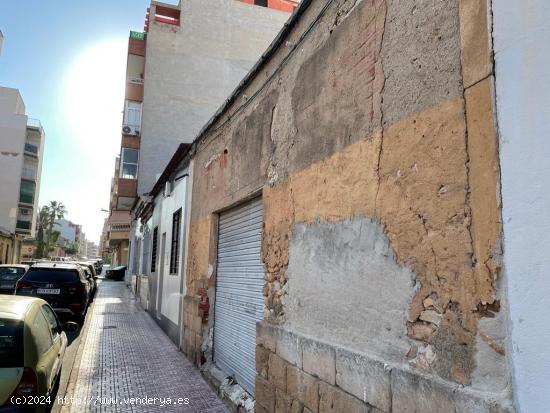 SOLAR CASA VIEJA EN CENTRO DE TORREVIEJA , IDEAL PARA CONSTRUIR - ALICANTE