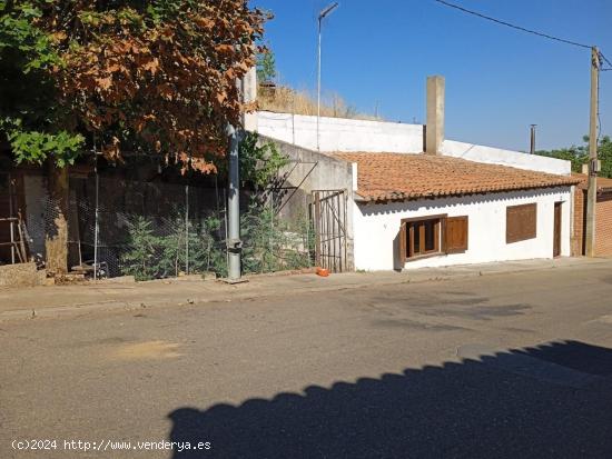  SE VENDE BODEGA CON MERENDERO, COCINA, BAÑO, PATIO DE 50 M2, EN VALENCIA DE DON JUN - LEON 