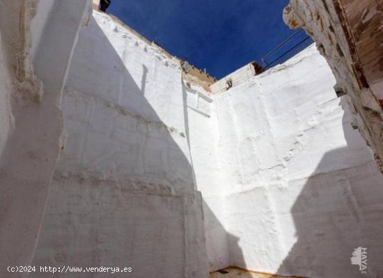 TERRENO TIPO SOLAR CON EDIFICACIÓN EN CASTALLA - ALICANTE