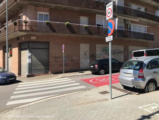 En venta gran local comercial en Ronda Sant Oleguer - BARCELONA