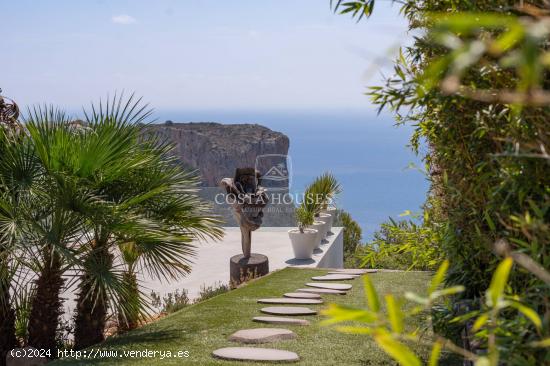 Descubra la Serenidad Mediterranea en Villa Camilia en Cumbre del Sol, Benitachel Alicante - ALICANT