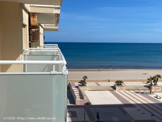 FABULOSO APARTAMENTO EN PRIMERA LÍNEA DE PLAYA CON VISTA LATERAL - VALENCIA