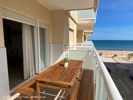 FABULOSO APARTAMENTO EN PRIMERA LÍNEA DE PLAYA CON VISTA LATERAL - VALENCIA