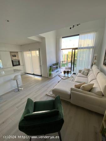  Chalet Adosado con parcela 263m2 - MALAGA 