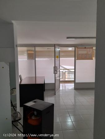 Se Vende Local Comercial en el Edificio el Descubrimiento - CACERES