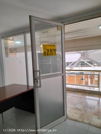 Se Vende Local Comercial en el Edificio el Descubrimiento - CACERES