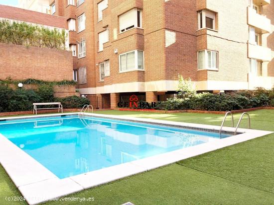 EXCLUSIVA VIVIENDA CON ZONA COMUNITARIA, PISCINA Y PARQUE INFANTIL - BARCELONA