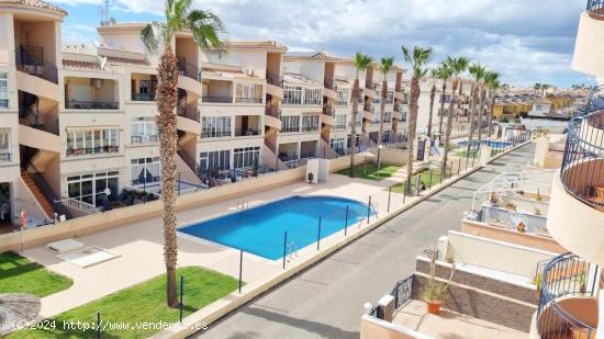 PRECIOSO BUNGALOW EN PLANTA ALTA CON PISCINA Y SOLÁRIUM PRIVADO - ZONA LA CIÑUELICA - - ALICANTE