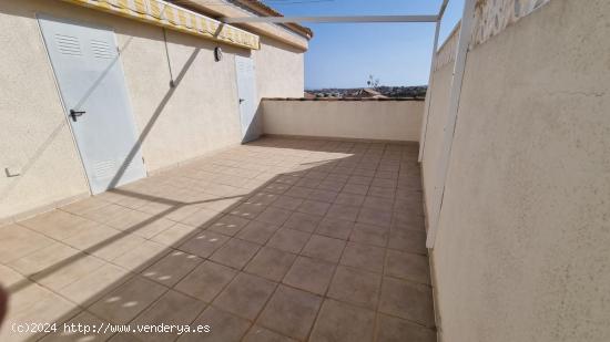 PRECIOSO BUNGALOW EN PLANTA ALTA CON PISCINA Y SOLÁRIUM PRIVADO - ZONA LA CIÑUELICA - - ALICANTE