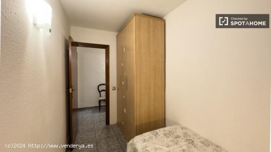 Habitación en piso compartido en barcelona. - BARCELONA