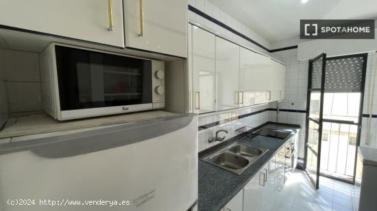 Habitación en piso compartido en Sevilla - SEVILLA