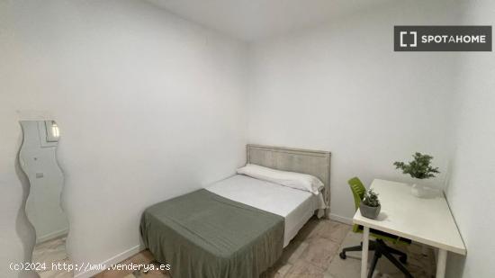 Habitación en piso compartido en Sevilla - SEVILLA