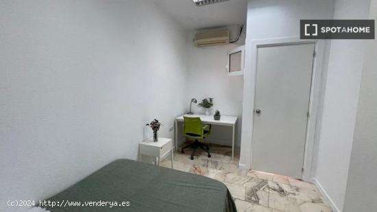 Habitación en piso compartido en Sevilla - SEVILLA