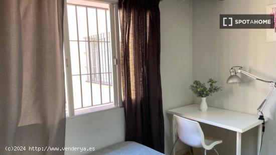 Habitación en piso compartido en Sevilla - SEVILLA