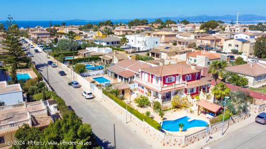 MAGNIFICO CHALET UNIFAMILIAR DE LUJO CON PISCINA EN BAHIA GRANDE - BALEARES