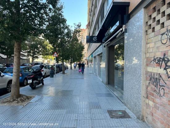 Se vende local comercial de centro comercial en Plaza de la Solidaridad - MALAGA