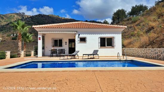  Casa de Campo en Arenas, con 3 dormitorios, 1 baño y piscina. - MALAGA 