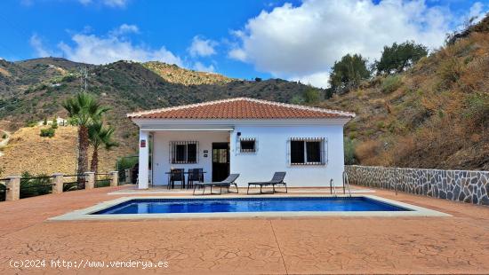 Casa de Campo en Arenas, con 3 dormitorios, 1 baño y piscina. - MALAGA