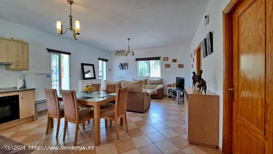 Casa de Campo en Arenas, con 3 dormitorios, 1 baño y piscina. - MALAGA