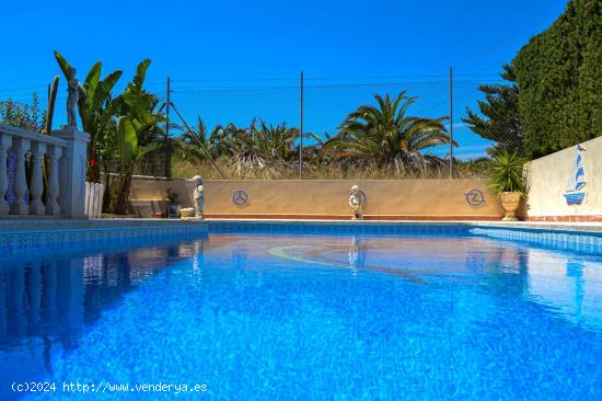 MARAVILLOSA VILLA EN LA NUCIA - ALICANTE